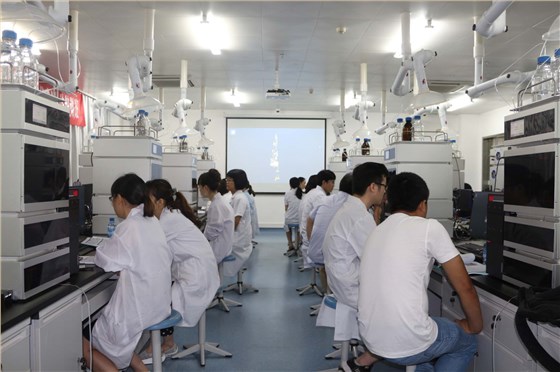 集思儀器與中南民族大學(xué)藥學(xué)院共同創(chuàng)建的液相色譜虛擬仿真教學(xué)實(shí)驗(yàn)室力證儀器類(lèi)專(zhuān)業(yè)工程教育
