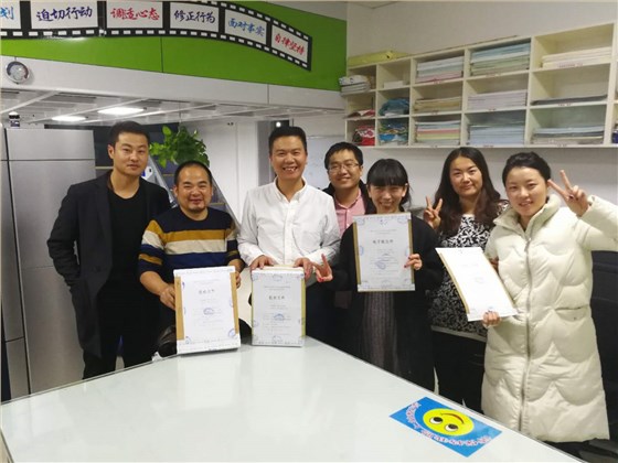 集思團隊廢寢忘食，甚至通宵達旦地給用戶做標書