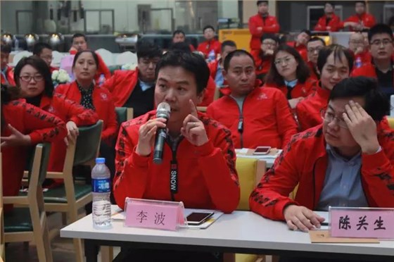 集思儀器總經理李波在知楚總經銷商會議上發(fā)言