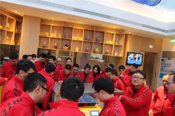 知楚總經銷商們一齊參觀知楚搖床產品