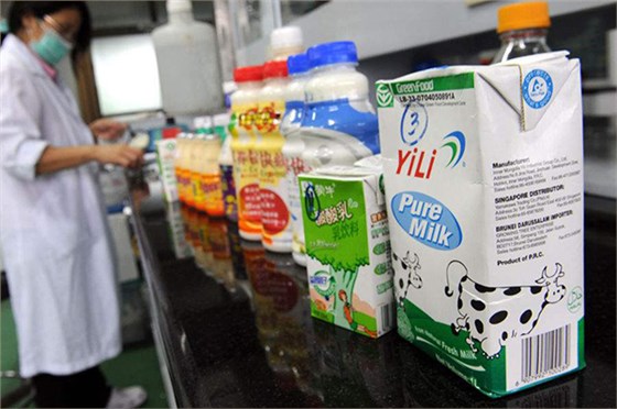 高效液相色譜儀可用于檢測(cè)奶、奶制品及其他食品，為食品安全把關(guān)。