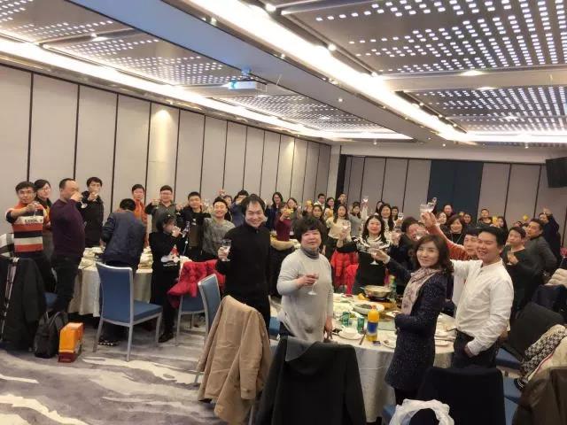 集思儀器全體員工共同舉杯，共祝大家新年快樂、公司蓬勃發(fā)展